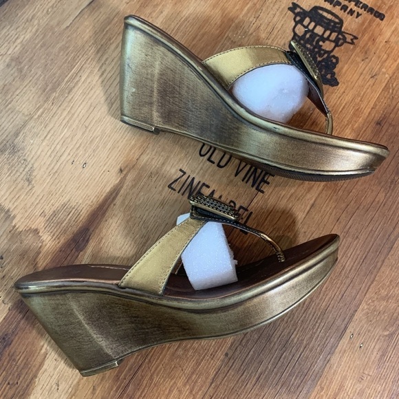 Matisse | Gold Shoes Sandals Leather Studded Slip-On Wedge Heels Made in Italy 7 - Picture 12 of 17